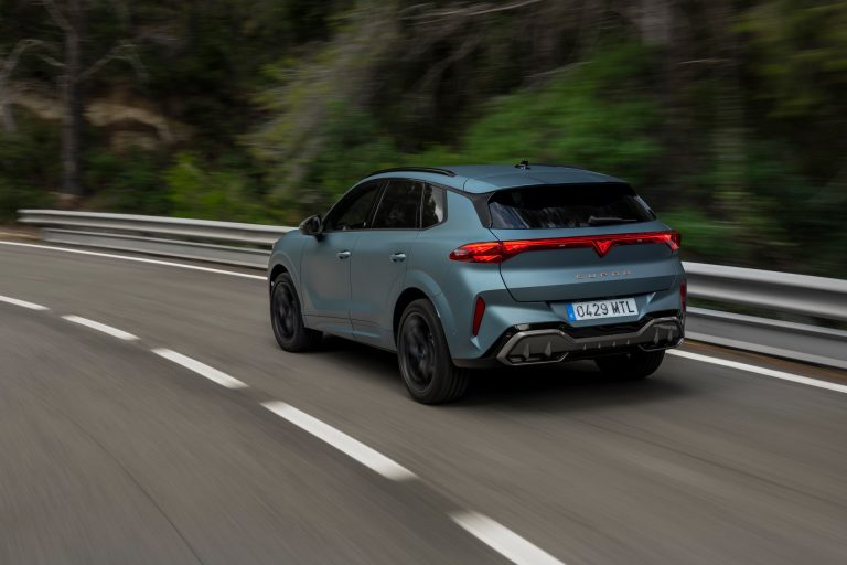 Ranking de SUV híbridos enchufables por debajo de 45.000 euros con más autonomía eléctrica en 2026 Ranking de SUV híbridos enchufables por debajo de 45.000 euros con más autonomía eléctrica en 2026