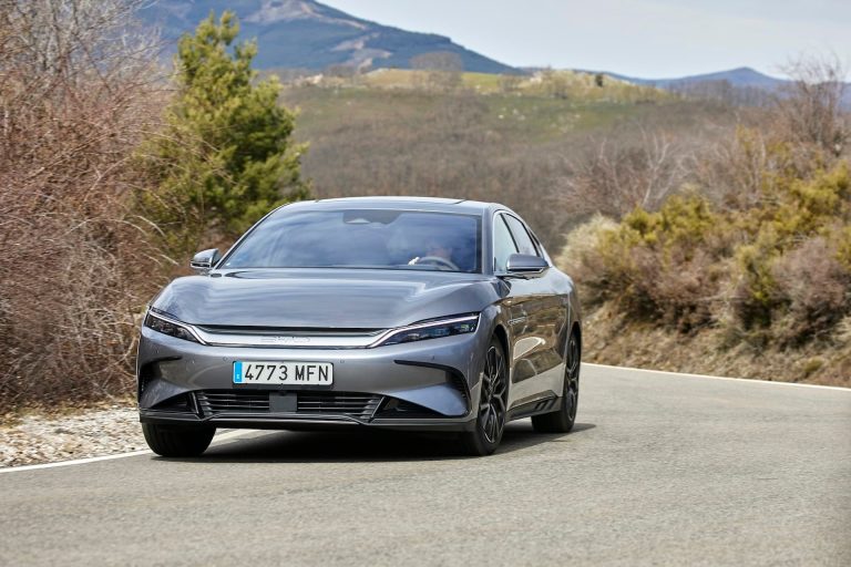 Guía para elegir tu primer SUV híbrido enchufable sin pasar de 40.000 euros Guía para elegir tu primer SUV híbrido enchufable sin pasar de 40.000 euros