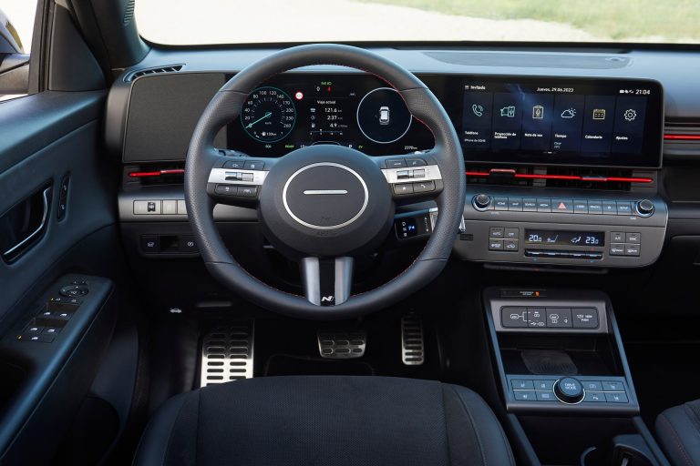 Hyundai Kona Eléctrico vs KIA EV3: dos SUV eléctricos compactos del mismo grupo para ciudad