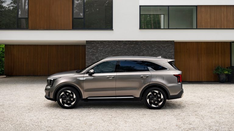 Los 6 SUV híbridos enchufables familiares por debajo de 55.000 euros con más equipamiento de serie en 2026
