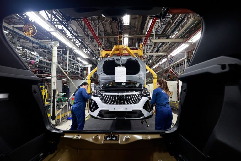 Ranking de SUV eléctricos urbanos 2026 por velocidad real de carga en corriente alterna doméstica