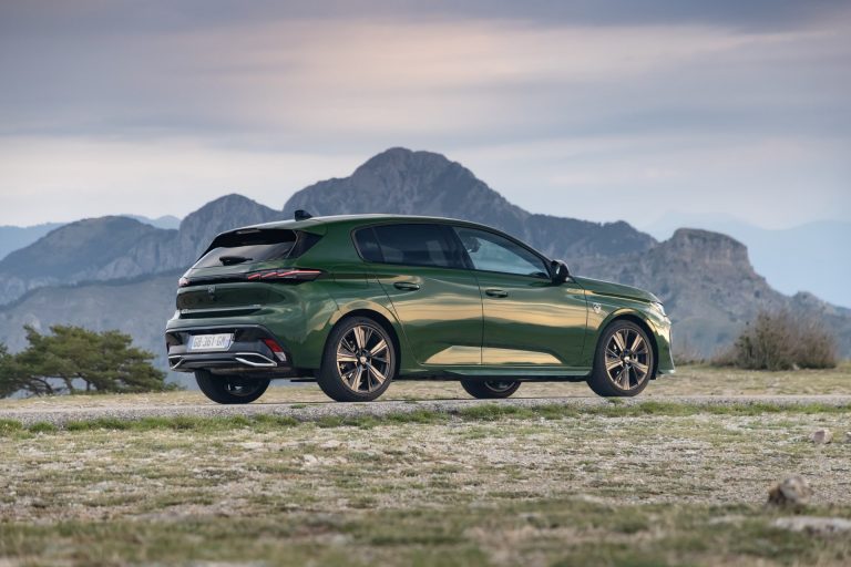 Cómo elegir un compacto PHEV si haces menos de 40 km diarios y quieres apenas pisar la gasolinera