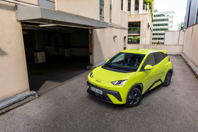 Primer coche eléctrico con presupuesto de 30.000 euros: cómo elegir un compacto BEV sin arrepentirte al año