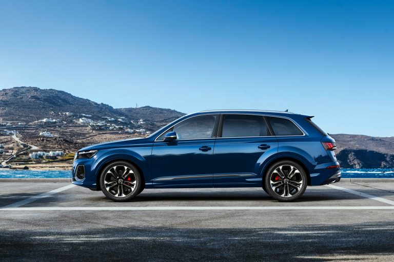 Pareja mayor con nieto los fines de semana y desplazamientos cortos entre semana: cómo elegir un SUV PHEV de 2026 con acceso cómodo Pareja mayor con nieto los fines de semana y desplazamientos cortos entre semana: cómo elegir un SUV PHEV de 2