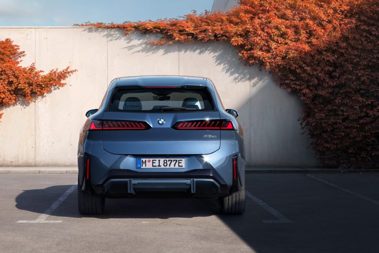 Familia con dos hijos y garaje en piso: cómo elegir un SUV compacto PHEV de 2026 que cubra semana urbana y viaje de vacaciones Familia con dos hijos y garaje en piso: cómo elegir un SUV compacto PHEV de 2026 que cubra semana urbana y via