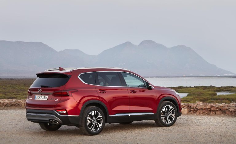 Familia con dos hijos y perro grande: cómo elegir un SUV familiar de 2026 con maletero que trague de verdad