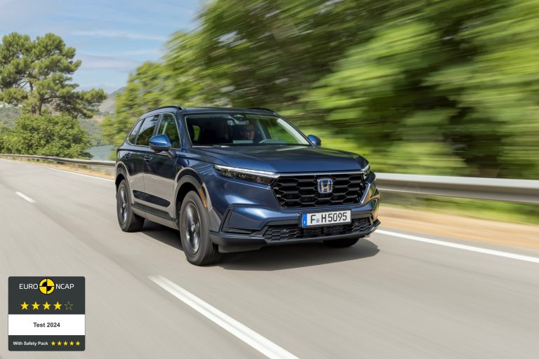Honda CR-V ePHEV vs Lexus NX 450h+: dos SUV-C híbridos enchufables premium japoneses frente a frente por confo